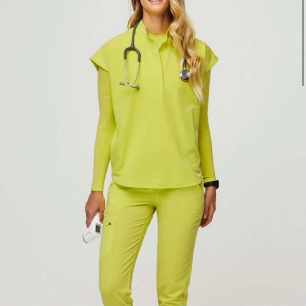 Figs citrine  scrub set: top x-small and bottoms small